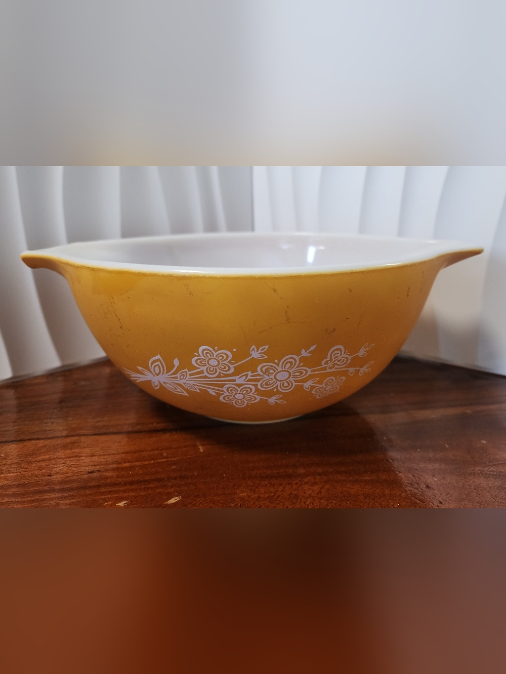 Vintage Pyrex 442 "Butterfly Gold" Cinderella mixing bowl